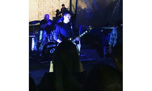 Se busca Cantante Femenino