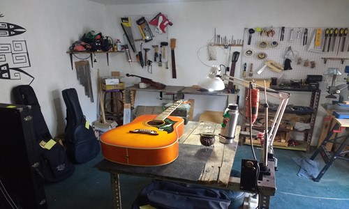 Luthier